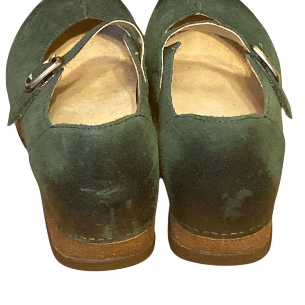 Dansko Green Suede Mary Jane Flats – Classic Comfort Meets Vintage Charm - Picture 3 of 9